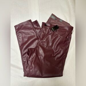 NWT; Torrid Skinny Faux Leather high rise Pant🌟